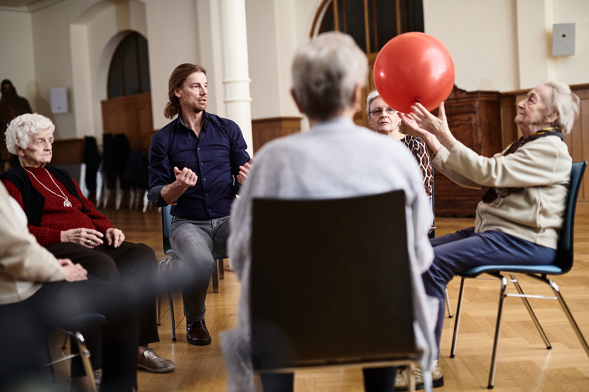 BMFSFJ Gesundheit Miteinander und Bildung schützen vor Einsamkeit im