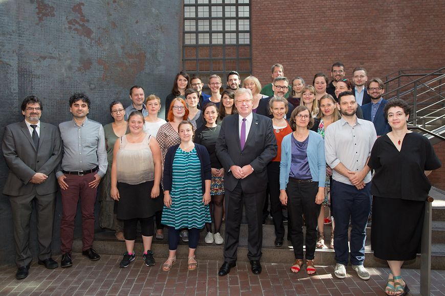 Gruppenbild mit Dr. Ralf Kleindiek