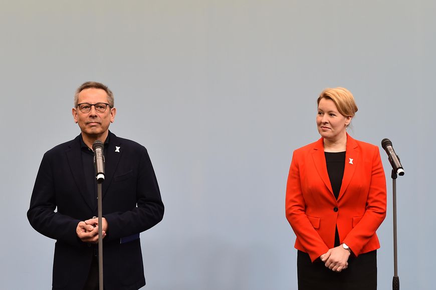 Das Bild zeigt Franziska Giffey mit dem Unabhängigen Beauftragten Johannes-Wilhelm Rörig