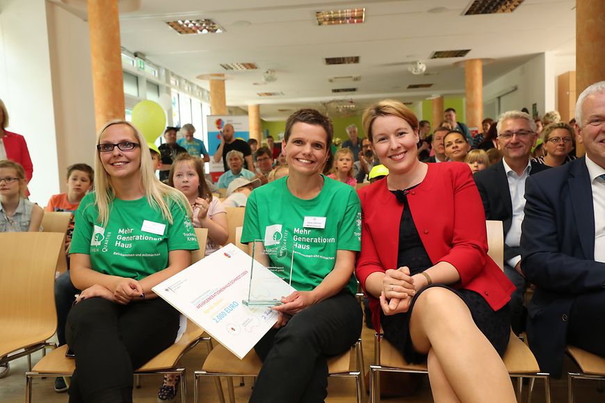 Franziska Giffey im voll besetzten Saal des Mehrgenerationenhauses in Schwedt