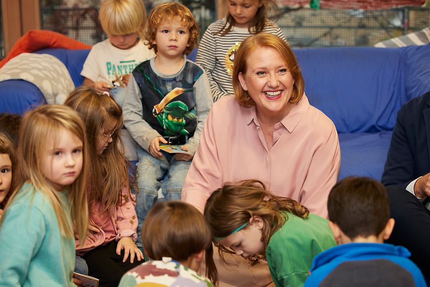 Lisa Paus mit Kindern