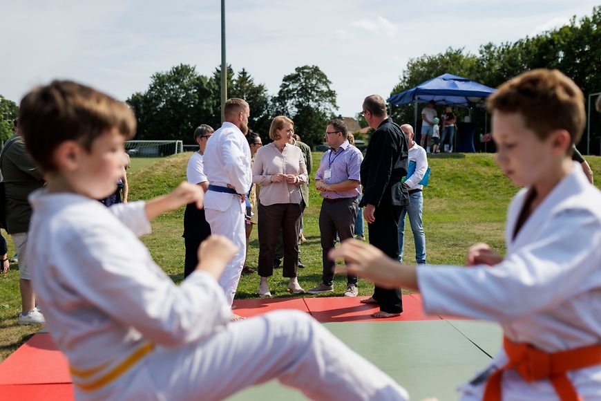 Die Teilnehmenden sind aktiv auf der Sportveranstaltung 