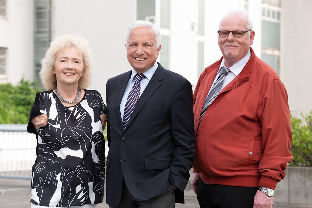 Die Vorstandsmitglieder der Conterganstiftung Margit Hudelmaier, Dieter Hackler und Heinz-Günter Dickel 