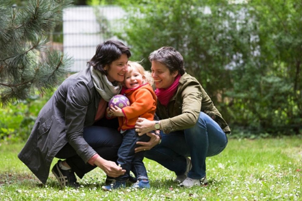 Andrea Frank und Dr. Judith Hermes mit ihrer Tochter Johanna