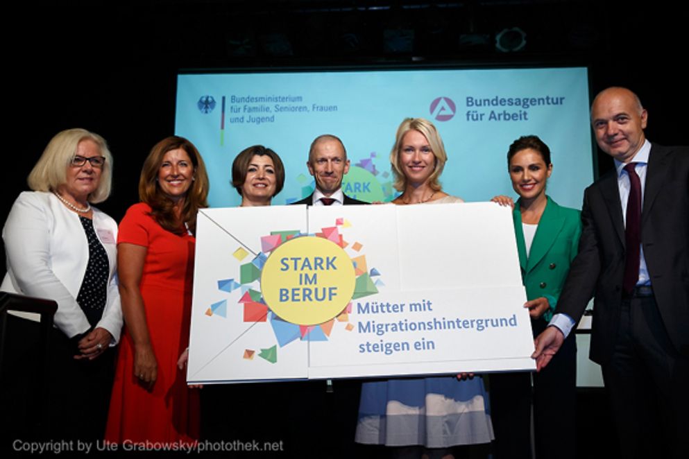 Manuela Schwesig und Nazan Eckes bei der Auftaktversanstaltung zu Stark im Beruf