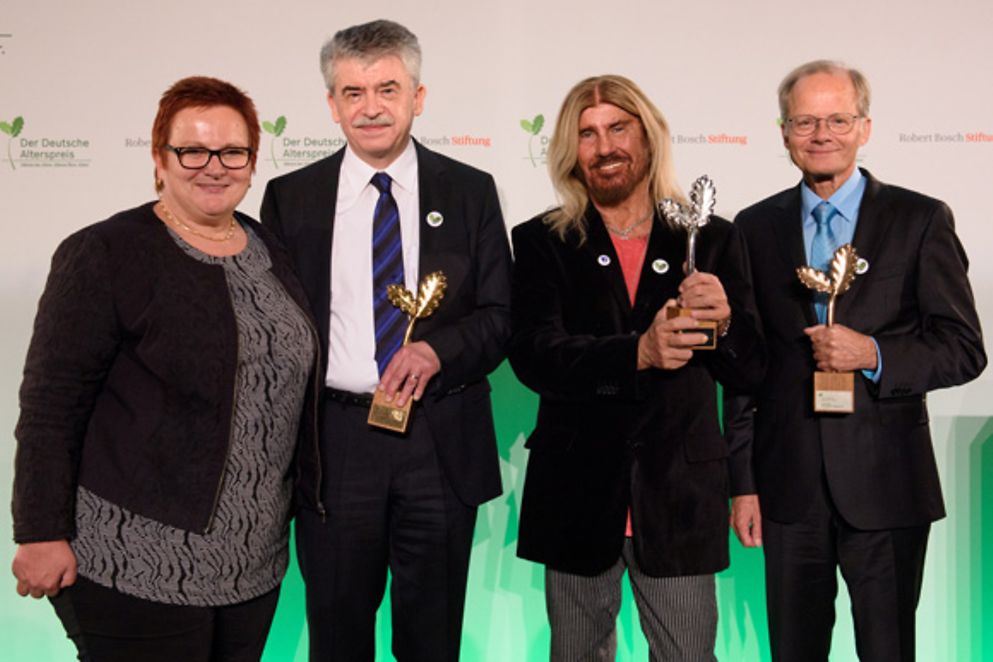 Elke Ferner mit den Preisträgern des Deutschen Alterspreises 2015